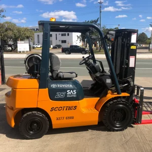 Scotties Forklift Hire reliable forklift hire, short and long term located in Coopers Plains, Brisbane.
